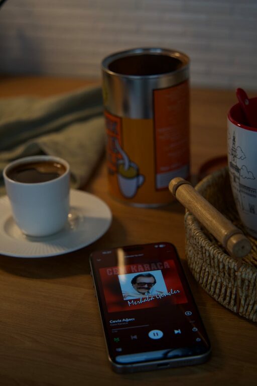 How to Create the Perfect Relaxing Playlist for Evenings